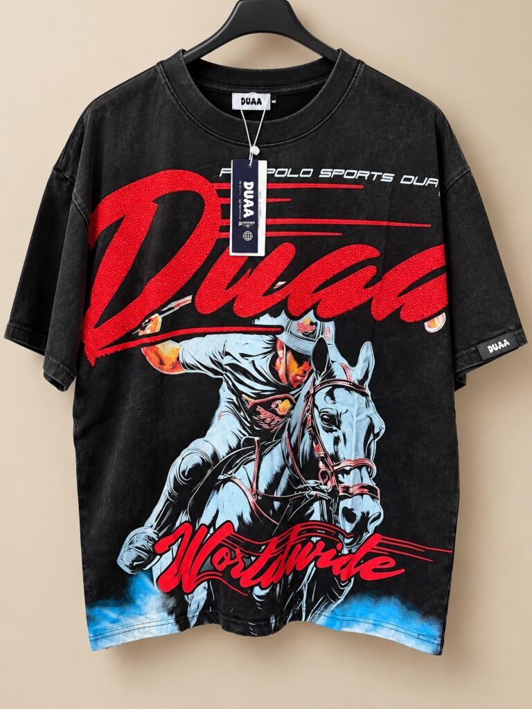 Camisa negra con estampado rojo