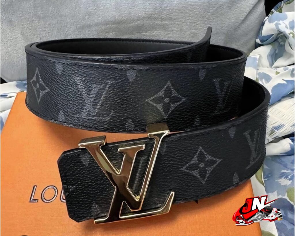 Correa Louis Vuitton con monograma gris