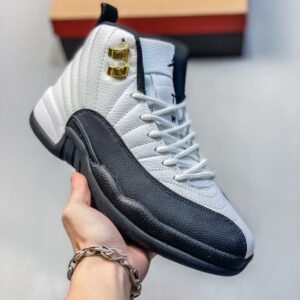 Tenis Jordan blancos y negros