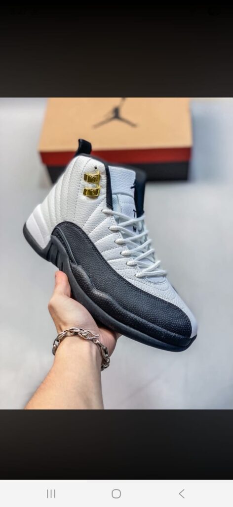 Tenis Jordan blancos y negros