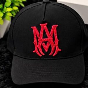 Gorra negra bordado rojo