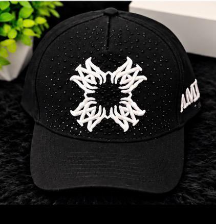 Gorra negra bordado blanco gráfico